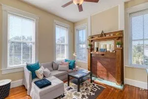 Open & Bright - 5 min drive to TIAA Bank field - Springfield