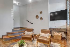 Modern, Insta-Worthy 2B Townhome in Walkable Springfield!