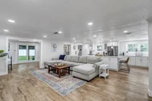 Spacious Home w Pool-Tucked Away in Jax Beach - 庞特韦德拉比奇