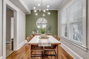 Cozy Retreat - Walkable to Bars & Restaurants