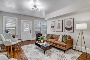 Cozy Retreat - Walkable to Bars & Restaurants