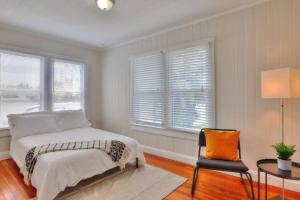 Casual Beach Getaway - Pool - Short Walk to Beach