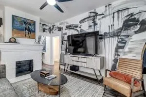 Contemporary Apartment - 5 Min To TIAA Bank Field! - Springfield