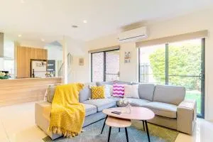 Modern Home in Central Oakleigh East - Clayton North