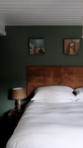 Room Eight room in Llys Meddyg
