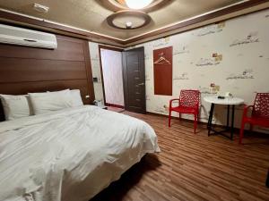 Deluxe Queen Room - No Parking Allowed