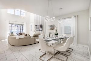 2773 BD - 5Bd Home with Private Pool 14 Guests