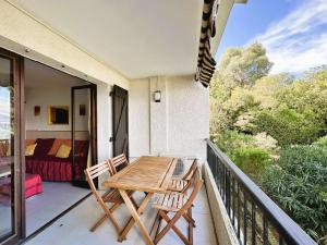 LA BAIE Studio cabine climatisé, vue mer, pour 4 personnes avec piscine sur la presquîle de Giens à Hyères