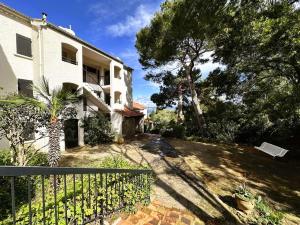 LA BAIE Studio cabine climatisé, vue mer, pour 4 personnes avec piscine sur la presquîle de Giens à Hyères