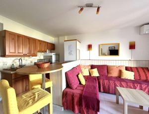 LA BAIE Studio cabine climatisé, vue mer, pour 4 personnes avec piscine sur la presquîle de Giens à Hyères