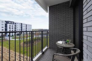 Beautiful & Spacious 1 Bedroom Apartament with Balcony by Renters