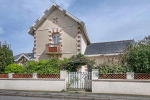 Maisons de vacances Maison pour 6 a la Bernerie , a 270m de la plage : Maison de Vacances