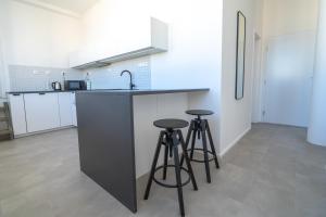 Old Town Apartment Black