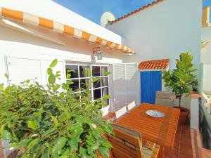 Costa Adeje Topfloor corner panoramics views & pools