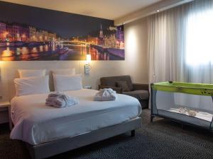 Hotels Hotel Mercure Lyon Centre Charpennes : Chambre Double Supérieure avec 1 Lit Double et 1 Canapé-Lit - Occupation simple - Non remboursable