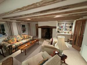 Spacious 4 bed family home near coast