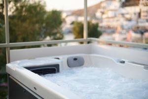 Sapphire Kythnos Suites