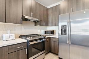 Cozysuites PHX RORO Gym, Pool, Pets, Parking! #2