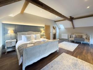 Exceptional Holiday Home 5 with Hot Tub Pickering