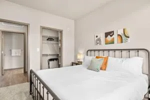 Westgate CozySuites by stadium with pool #13 - 格伦代尔