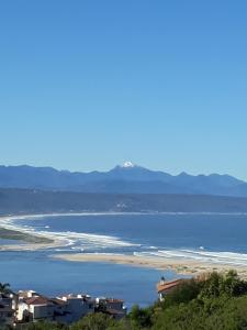 4 Bedroomed Holiday Home With Extensive Views - Ubytování bez kategorie ve městě Plettenberg Bay