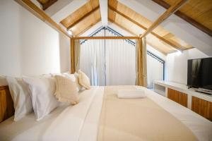 Tiny Villa Nyanyi - Cozy Mezzanine 4 mins from Beach