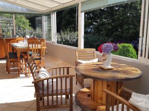 Maisons de vacances Maison avec Jardin, Veranda, WIFI, a 2 km du Port de Perros-Guirec, St Quay-Perros - FR-1-368-313 : photos des chambres
