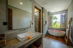 Villa Berramah - Tropical Retreat Rooftop Villa near Tanah Lot