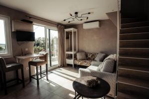 MY Houses - 3 maisons avec piscine commune et la maison pour 3 personnes max avec jacuzzi privé