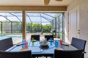 Great Location, Minutes to the Beach, Two Heated pools , sleeps 17! - Pelican Junction - Roelens