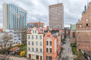 Apartment in Gdańsk Center with Two Desks, Balcony and Separate Kitchen by Renters