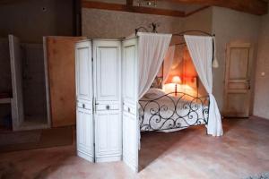 Villas Magnifique maison pierre piscine : photos des chambres