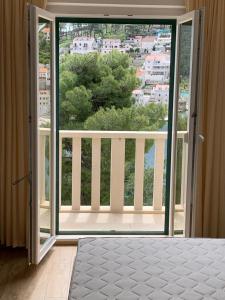 Apartments and rooms with a swimming pool Pucisca, Brac - 5637