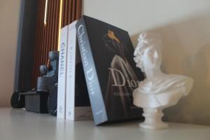 EL MEIR PRIME CABIN w Bathtub near EK