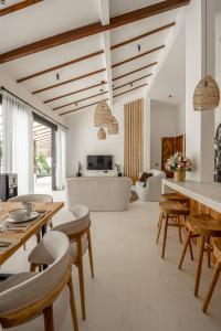 Udara by EVDEkimi - Spacious 4BR Pool villa with Lush garden at Artistic Center of Ubud