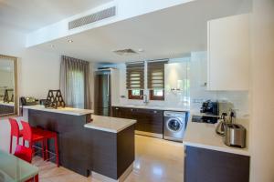 Luxury Elite Villa AJ05 complete with a private, climate controlled pool and a relaxing outdoor Jacuzzi, Aphrodite Hills Resort