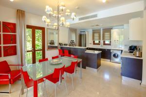 Luxury Elite Villa AJ05 complete with a private, climate controlled pool and a relaxing outdoor Jacuzzi, Aphrodite Hills Resort