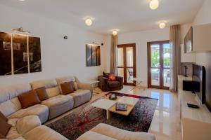 Luxury Villa AJ05 with private heated pool