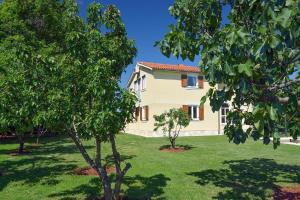Ferienhaus mit Privatpool für 6 Personen ca 200 qm in Šišan, Istrien Südküste von Istrien