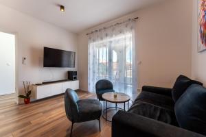 Bernie apartments with a pool