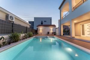 Bernie apartments with a pool