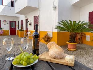 Évora City Break Apartment with Patio in the Historic Centre