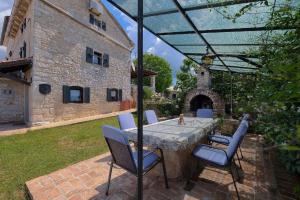 Ferienhaus mit Privatpool für 8 Personen ca 250 qm in Klarici, Istrien Binnenland von Istrien