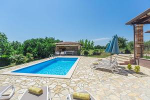 Villa mit Pool, großem Garten, Hunde willkommen 