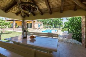 Villa mit Pool, großem Garten, Hunde willkommen 