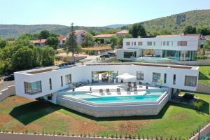 Villa Red & Blue heated pool, sauna, tennis