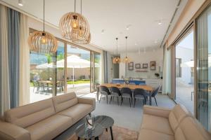 Villa Red & Blue heated pool, sauna, tennis 