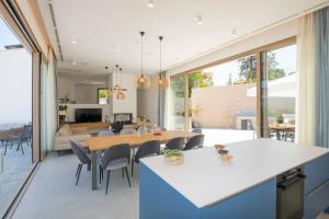 Villa Red & Blue heated pool, sauna, tennis 