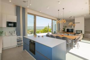 Villa Red & Blue heated pool, sauna, tennis