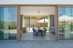 Villa Red & Blue heated pool, sauna, tennis